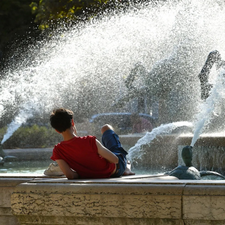 Cuando el termómetro se dispara: 6 secretos para un hombre con estilo en el calor urbano