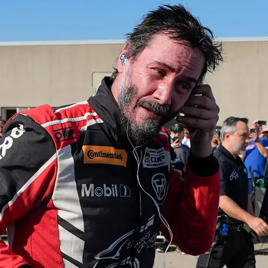 Keanu Reeves: Primera experiencia en carreras termina con un deslizamiento, pero sin lesiones