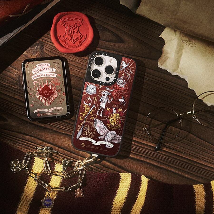 CASETiFY torna a Hogwarts: nuova collezione di accessori ispirata a Harry Potter