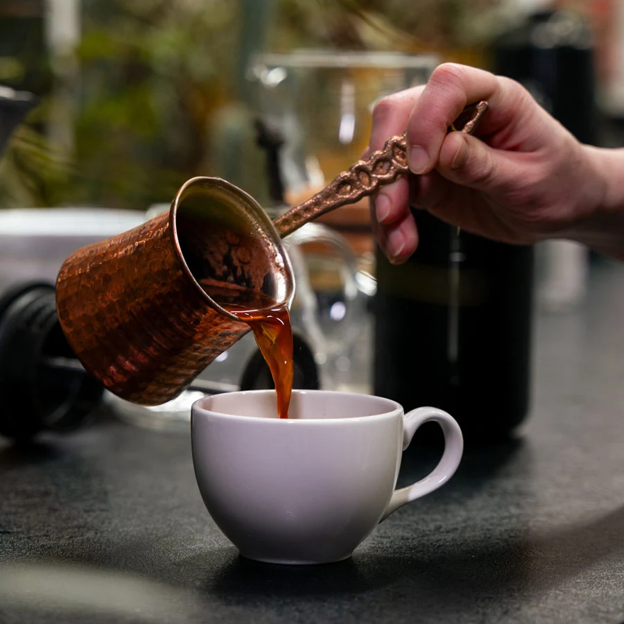 Wie man den perfekten Kaffee brüht, der die Welt für ein paar Minuten anhalten lässt