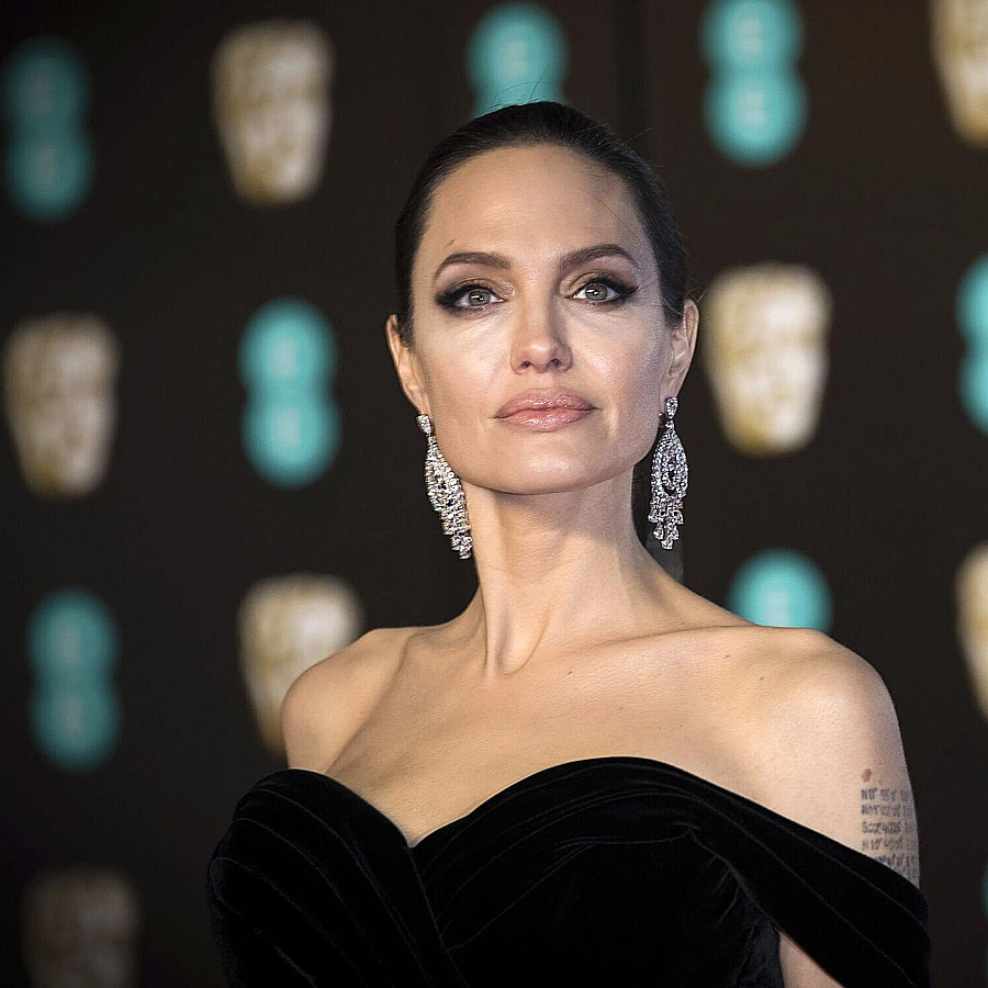 Moda, Pasión e Intriga: Angelina Jolie protagoniza una nueva obra maestra