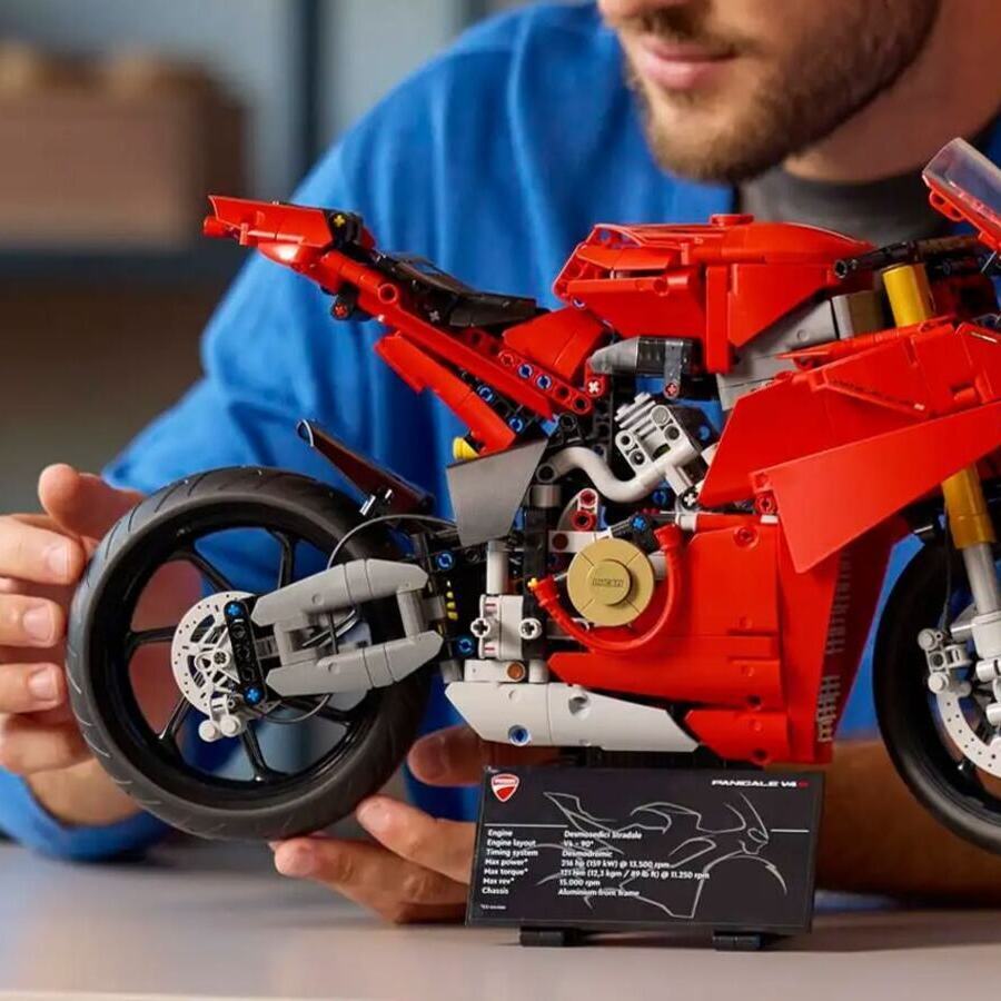 LEGO und Ducati: Ein neues Level für echte Männer – Panigale V4 S im Detail