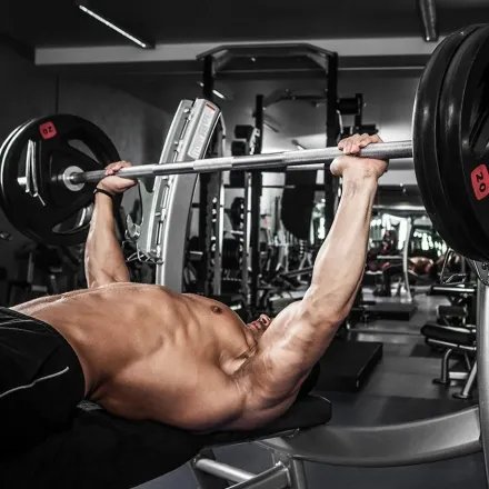 Poboljšaj bench press: 5 moćnih trikova za eksplozivan napredak