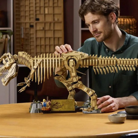 LEGO lanza un impresionante modelo de T. Rex inspirado en "Jurassic World"