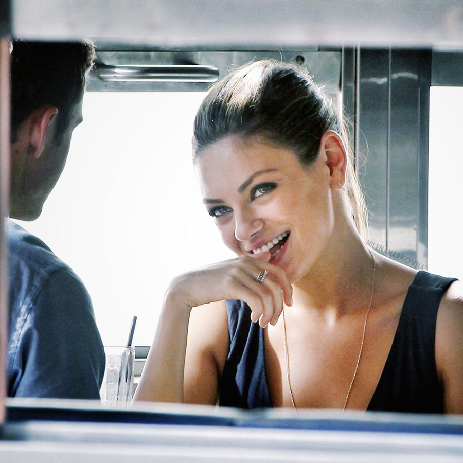 9 Clear Signs a Girl Is Trying to Seduce You