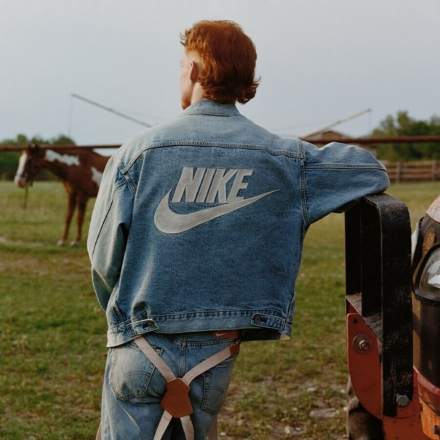 Denim contre la gravité : comment Levi’s et Nike ont signé la collab la plus stylée de l’été