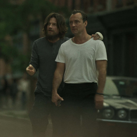 Netflix prepara “Conejo Negro” con Jude Law y Jason Bateman