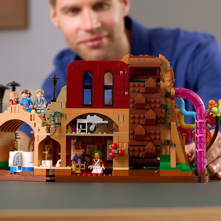 LEGO возвращает нас в детство: культовая «Вилли Вонка и шоколадная фабрика» оживает в кирпичиках