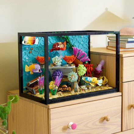 LEGO Icons präsentiert das Set „Tropisches Aquarium“: eine Unterwasser-Utopie für Erwachsene