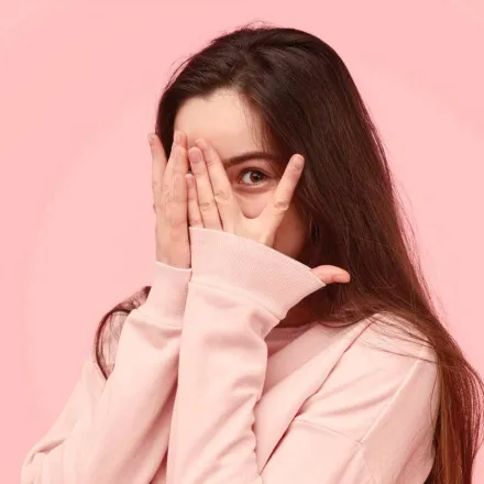 Чому чоловіки щасливіші з молодшими жінками: секрети успішних стосунків