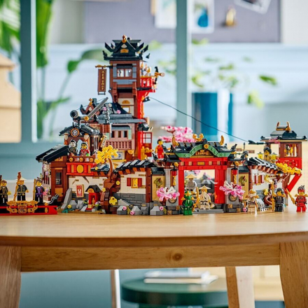 LEGO NINJAGO: il ritorno nella “Città Vecchia” — il set che fa sentire di nuovo ninja anche un uomo adulto