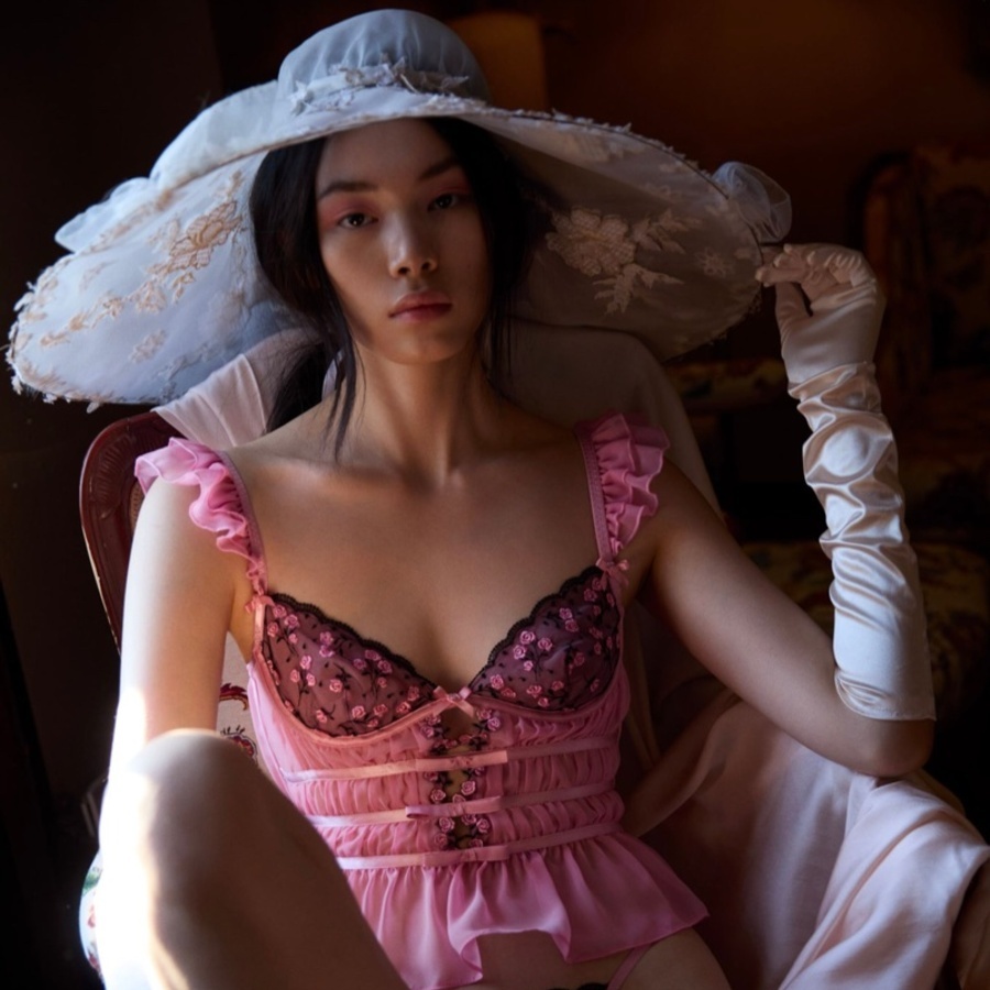 For Love & Lemons: Festliche Dessous als Kunst, die die Fantasie beflügelt