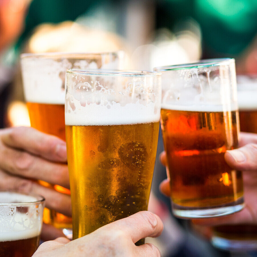 Cosa succede se si beve birra ogni giorno: la verità senza filtri