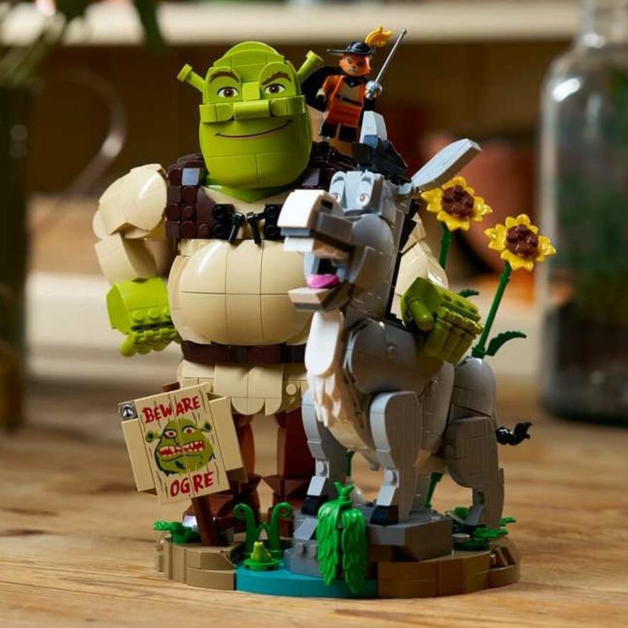 Shrek revient — cette fois en version LEGO, où le marais se construit selon les instructions