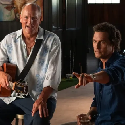 Apple TV lancera la série comique « Les Frères » avec Matthew McConaughey et Woody Harrelson