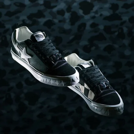 Vans e BAPE uniscono le forze: le nuove Knu Skool diventano l’arma definitiva dello street style