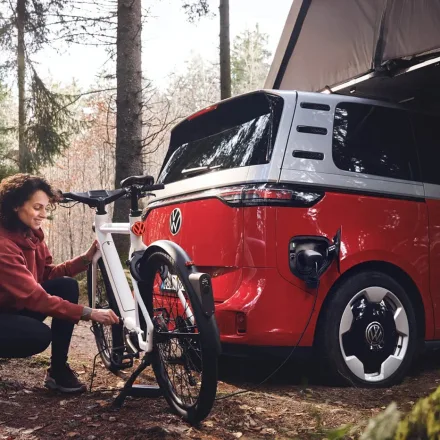 Volkswagen crea la bicicleta eléctrica del futuro: ahora los sistemas de seguridad de los automóviles llegan también a las dos ruedas