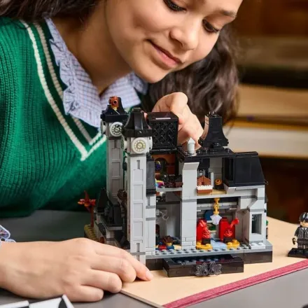 LEGO Brings Nevermore Academy to Life: 890 Pieces, Gothic Atmosphere and Wednesday's First Minifigure