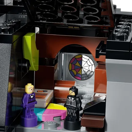 LEGO Brings Nevermore Academy to Life: 890 Pieces, Gothic Atmosphere and Wednesday's First Minifigure