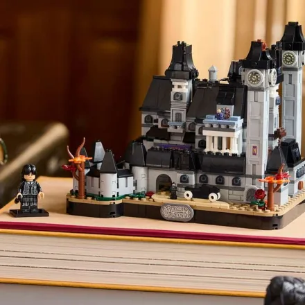 LEGO Brings Nevermore Academy to Life: 890 Pieces, Gothic Atmosphere and Wednesday's First Minifigure