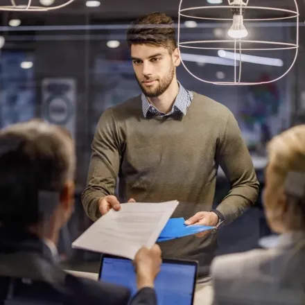 Le CV qui vaut plus cher : 7 techniques qui aident les hommes à obtenir un salaire 30 à 40 % plus élevé