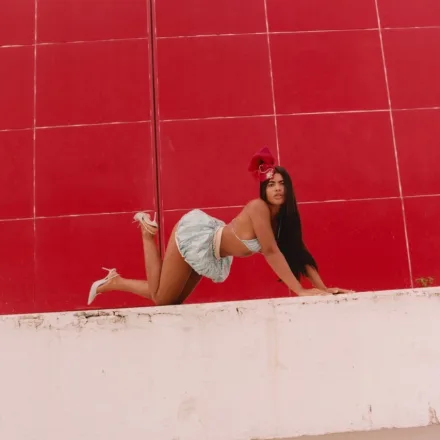 Hailey Bieber with less clothing, but plenty of Brazilian spirit: the hottest photoshoot of the season for ICE Magazine