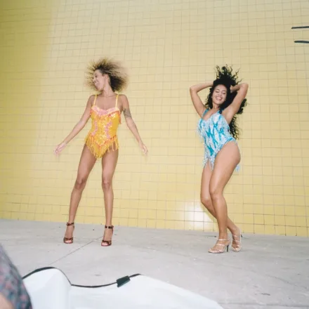 Hailey Bieber with less clothing, but plenty of Brazilian spirit: the hottest photoshoot of the season for ICE Magazine